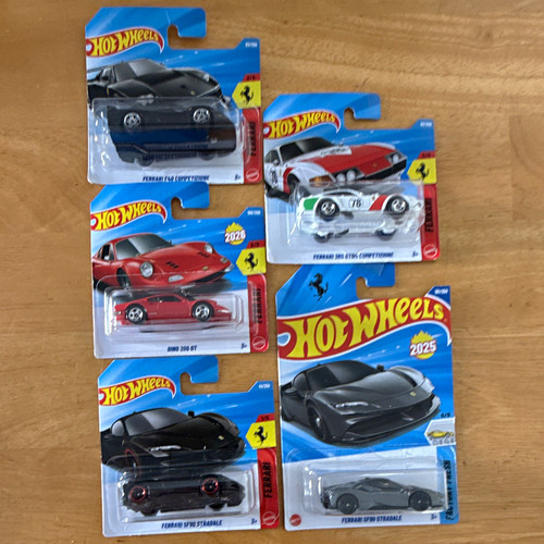 Hot wheels ferrari bundle - x5,